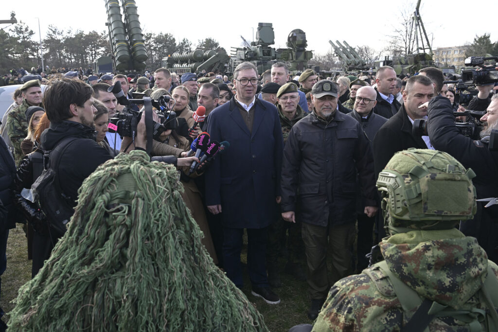 Zveckanje oružjem u spremištu baruta